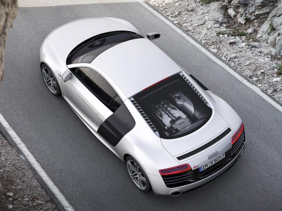  Audi R8 V10 2012 года  (фото 13 из 16)